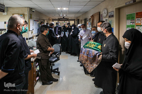 تجلیل و تکریم از مقام شامخ پرستاران و مدافعان سلامت به‌ویژه پرستاران نمونه قرآنی