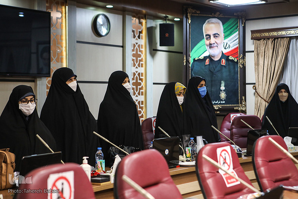 تجلیل و تکریم از مقام شامخ پرستاران و مدافعان سلامت به‌ویژه پرستاران نمونه قرآنی