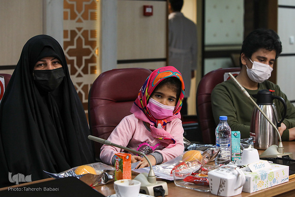 تجلیل و تکریم از مقام شامخ پرستاران و مدافعان سلامت به‌ویژه پرستاران نمونه قرآنی