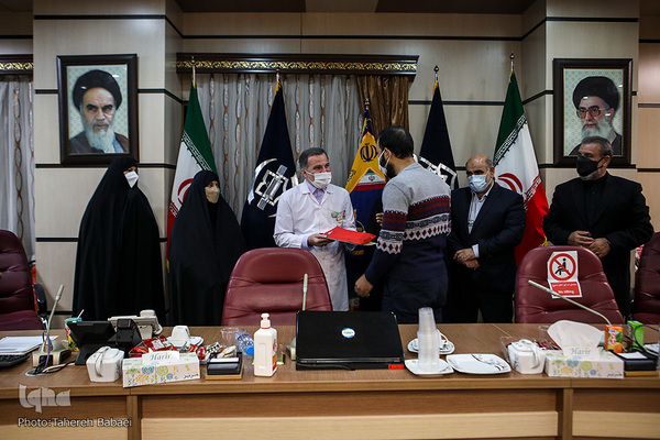 تجلیل و تکریم از مقام شامخ پرستاران و مدافعان سلامت به‌ویژه پرستاران نمونه قرآنی