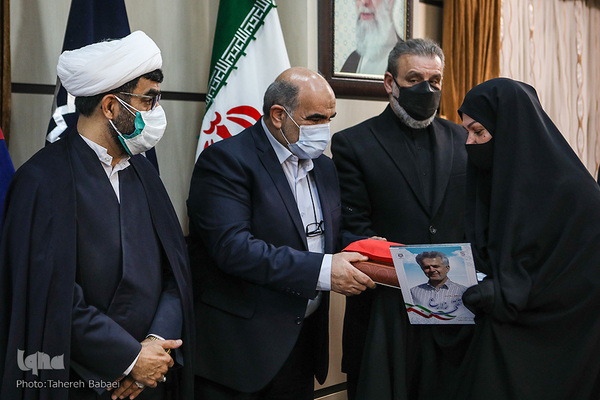 تجلیل و تکریم از مقام شامخ پرستاران و مدافعان سلامت به‌ویژه پرستاران نمونه قرآنی