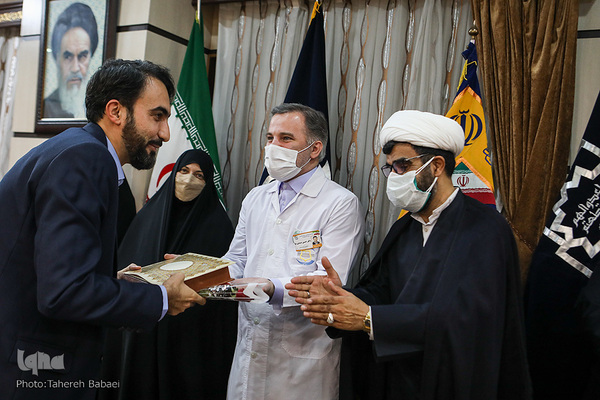 تجلیل و تکریم از مقام شامخ پرستاران و مدافعان سلامت به‌ویژه پرستاران نمونه قرآنی