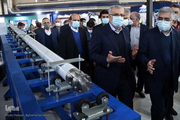 بازدید جواد اوجی، وزیر نفت از نمایشگاه توانمندی‌ها و دستاوردهای جهاددانشگاهی