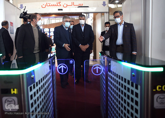 بازدید محمد اسلامی، رییس سازمان انرژی اتمی از نمایشگاه توانمندی‌ها و دستاوردهای جهاددانشگاهی