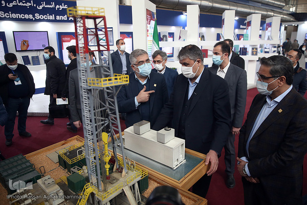 بازدید محمد اسلامی، رییس سازمان انرژی اتمی از نمایشگاه توانمندی‌ها و دستاوردهای جهاددانشگاهی