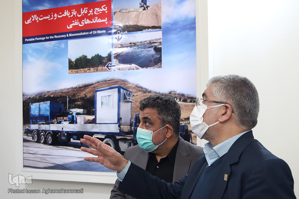 بازدید سردار سرتیپ پاسدار سید مهدی فرحی، جانشین وزیر دفاع و پشتیبانی نیروهای مسلح از نمایشگاه دستاوردها و توانمندی‌های جهاددانشگاهی