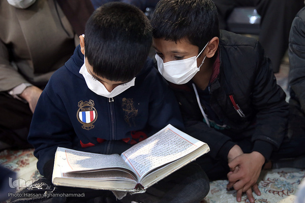 محفل انس با قران کاروان قرآنی انقلاب در امامزاده سید اسحاق(ع) ساوه