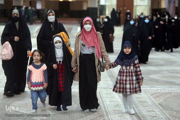 مراسم بزرگداشت چهل‌وسومین سالگرد ورود امام خمینی(ره) به میهن اسلامی در حرم مطهر  بنیانگذار جمهوری اسلامی