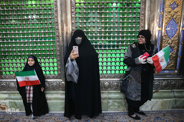 مراسم بزرگداشت چهل‌وسومین سالگرد ورود امام خمینی(ره) به میهن اسلامی در حرم مطهر  بنیانگذار جمهوری اسلامی