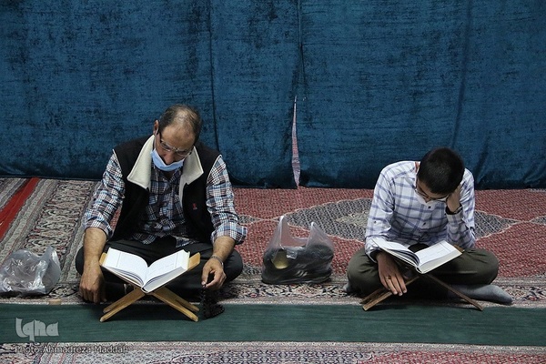 جزءخوانی و تفسیر قرآن در آستان مقدس علی ابن حمزه (ع) شیراز‎‎