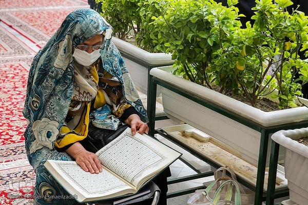 جزء‌خوانی قرآن کریم در حرم مطهر رضوی