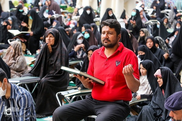 جزء‌خوانی قرآن کریم در حرم مطهر رضوی