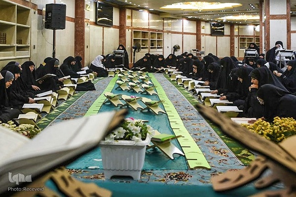 جز خوانی بانوان در حرم امام حسین