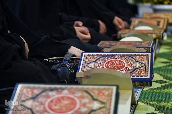 جز خوانی بانوان در حرم امام حسین