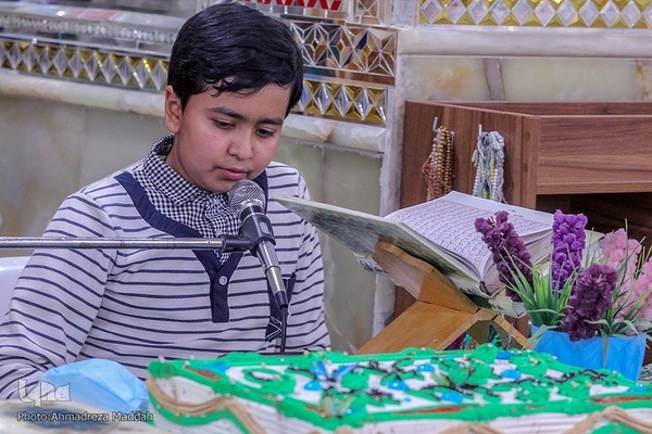 پانزدهمین محفل «ضیافت قرآنی در شب‌های آسمانی» در امامزاده ابراهیم شیراز‎‎