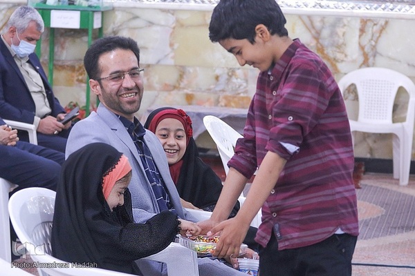 پانزدهمین محفل «ضیافت قرآنی در شب‌های آسمانی» در امامزاده ابراهیم شیراز‎‎