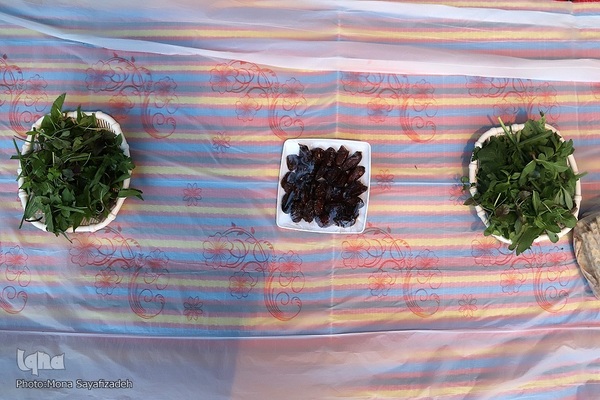 سفره افطار مؤسسه قرآنی«ریحانة‌الحسین» اهواز