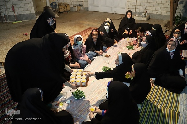 سفره افطار مؤسسه قرآنی«ریحانة‌الحسین» اهواز