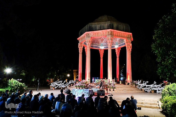 قرار بندگی؛ احیای شب ۲۱ رمضان در جوار آرامگاه حافظ