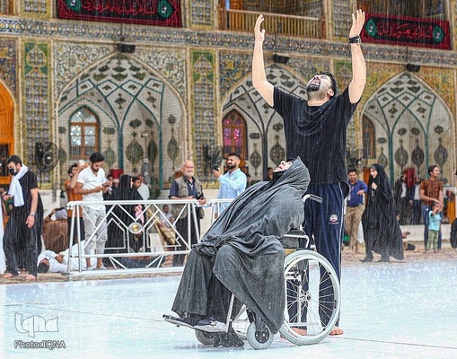 برکت باران در ماه مبارک رمضان در حرم حضرت علی(ع)