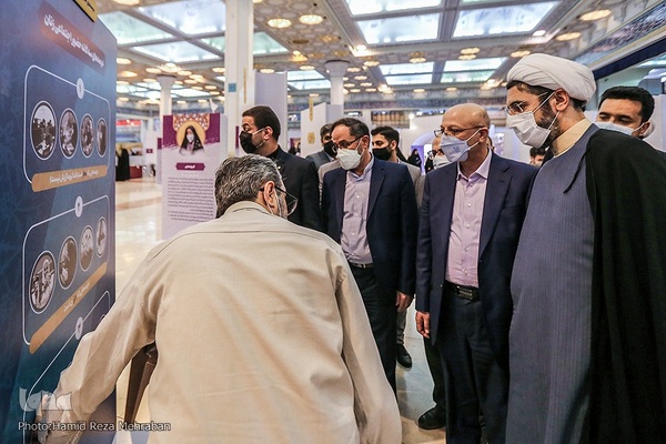 بازدید وزیر علوم از نمایشگاه قرآن