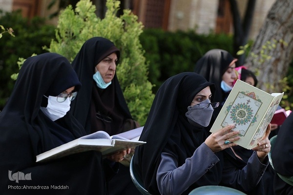 محفل قرآنی در آرامگاه حافظ