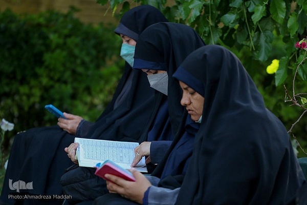 محفل قرآنی در آرامگاه حافظ