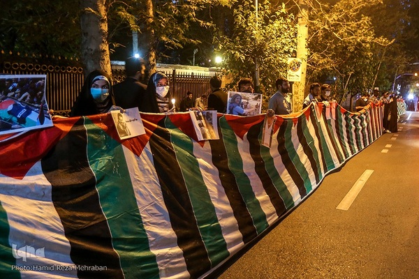 تجمع مردمی در محکومیت شهادت خبرنگار فلسطینی