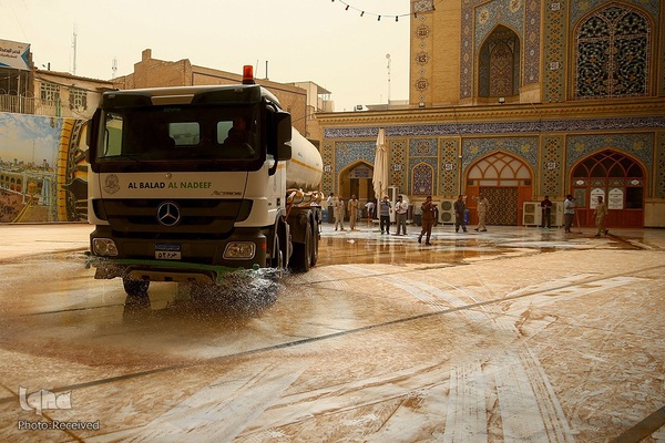 شست و شوی صحن و سرای حرم حضرت علی(ع) از گرد و غبار طوفان شن