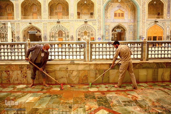 شست و شوی صحن و سرای حرم حضرت علی(ع) از گرد و غبار طوفان شن