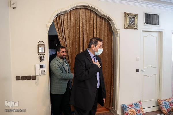 حضور رئیس حوزه ریاست مجلس شورای اسلامی در منزل شهید مهدی تقوی