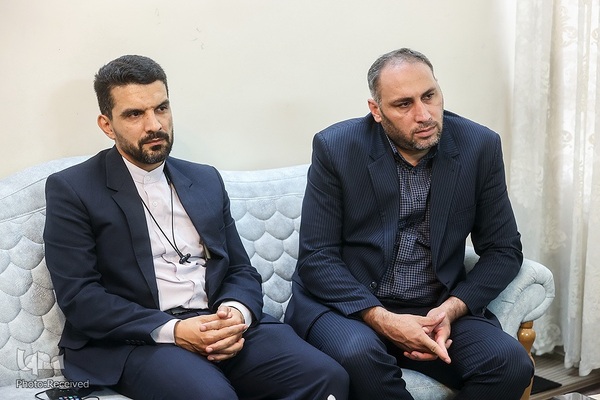 حضور رئیس حوزه ریاست مجلس شورای اسلامی در منزل شهید مهدی تقوی