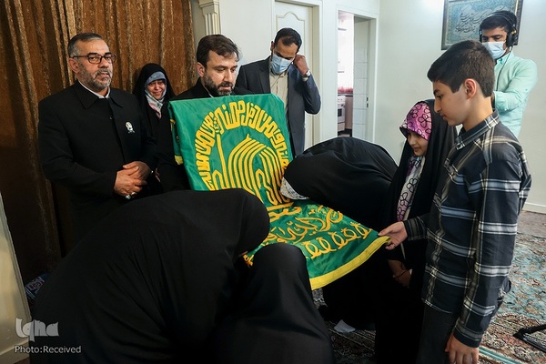 حضور رئیس حوزه ریاست مجلس شورای اسلامی در منزل شهید مهدی تقوی