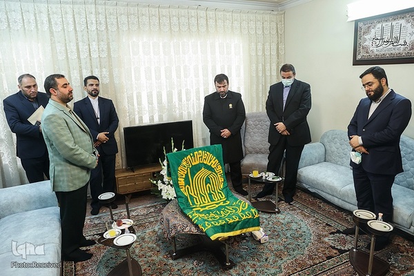 حضور رئیس حوزه ریاست مجلس شورای اسلامی در منزل شهید مهدی تقوی