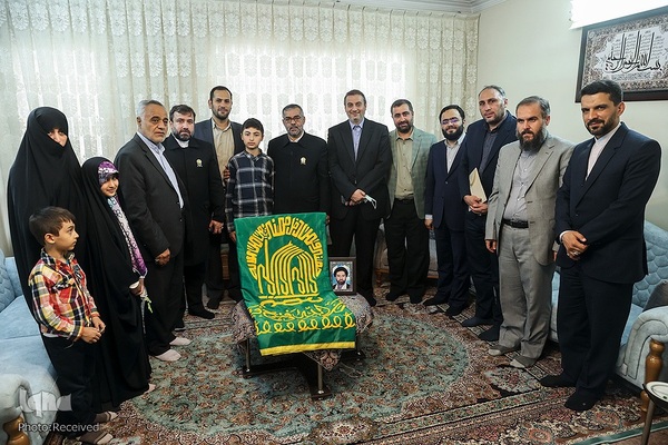 حضور رئیس حوزه ریاست مجلس شورای اسلامی در منزل شهید مهدی تقوی