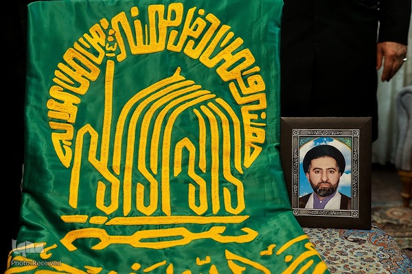 حضور رئیس حوزه ریاست مجلس شورای اسلامی در منزل شهید مهدی تقوی