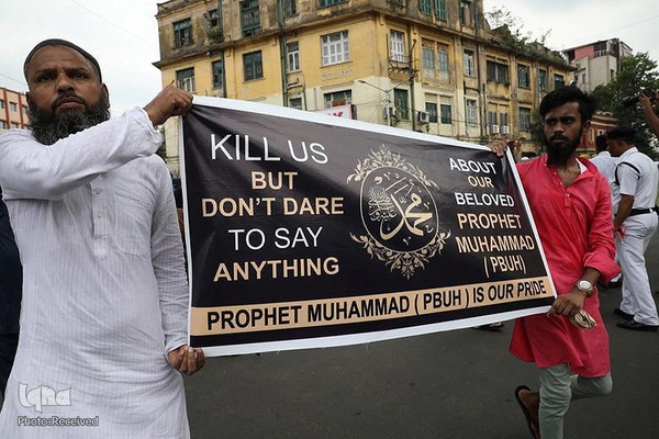 اعتراض مسلمانان به هتک حرمت ساحت مقدس پیامبر اکرم (ص) در شهرهای مختلف هند