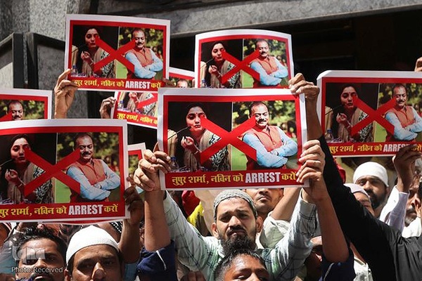 اعتراض مسلمانان به هتک حرمت ساحت مقدس پیامبر اکرم (ص) در شهرهای مختلف هند