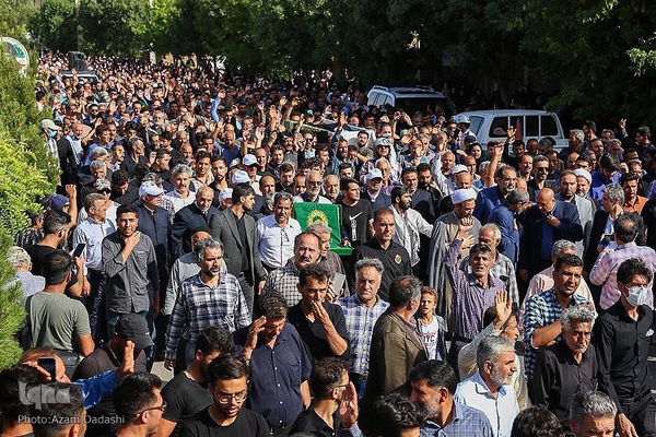 مراسم تشییع و خاکسپاری پیکر استاد محمدعلى کریم خانى، ذاکر و مداح اهل بیت (ع) در شهر نرجه از توابع شهرستان تاکستان در استان قزوین