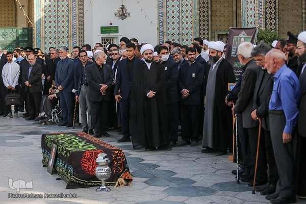 مراسم خاکسپاری مرحوم احمد مهدوی دامغانی در حرم مطهر رضوی