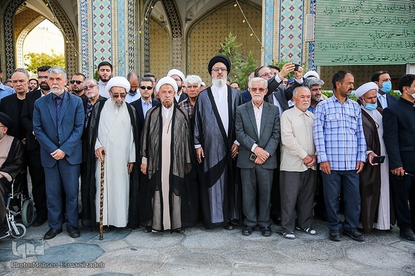 مراسم خاکسپاری مرحوم احمد مهدوی دامغانی در حرم مطهر رضوی