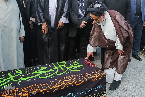 مراسم خاکسپاری مرحوم احمد مهدوی دامغانی در حرم مطهر رضوی