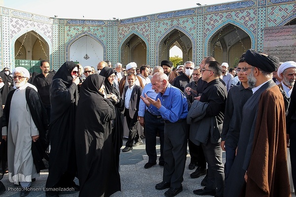 مراسم خاکسپاری مرحوم احمد مهدوی دامغانی در حرم مطهر رضوی