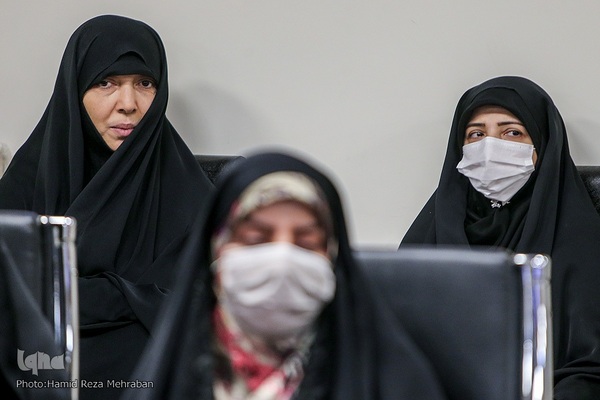 نشست مدیران مرکز امور قرآنی اوقاف با بانوان فعال قرآنی