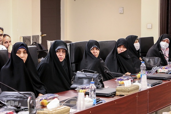 نشست مدیران مرکز امور قرآنی اوقاف با بانوان فعال قرآنی