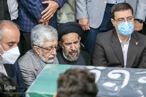 سید امیرحسین قاضی‌زاده هاشمی رئیس بنیاد شهید و امور ایثارگران‌، سید محمدحسن ابوترابی‌فرد امام جمعه موقت تهران و غلامعلی حداد عادل  عضو مجمع تشخیص مصلحت نظام و رئیس فرهنگستان زبان و ادب فارسی