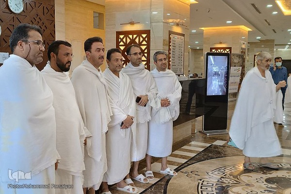 دعای عرفه حجاج ایرانی در صحرای عرفات