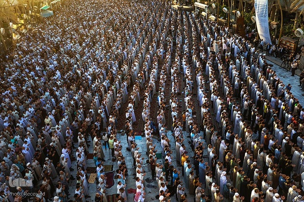 اقامه نماز عید قربان در آستان مقدس حسینی