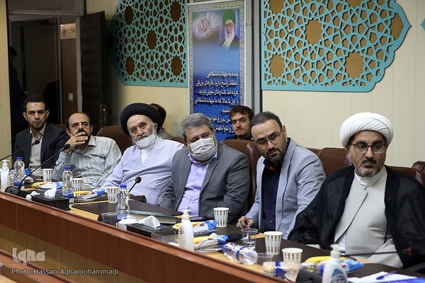 مراسم رونمایی ازسه کتاب جدید حجت الاسلام والمسلمین قرائتی، مفسر قرآن کریم در ایکنا