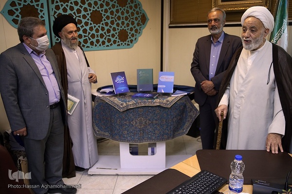 مراسم رونمایی ازسه کتاب جدید حجت الاسلام والمسلمین قرائتی